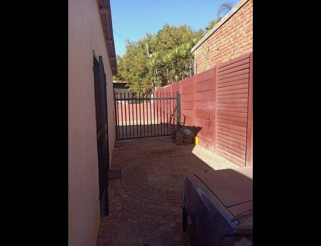 2 BEDROOM PROPERTY TO RENT IN CLAREMONT